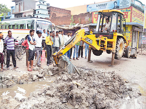 Eo clears drains from JCB