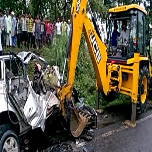 road accident: The Terrible Collision Of Bus-Innova, see pictures
