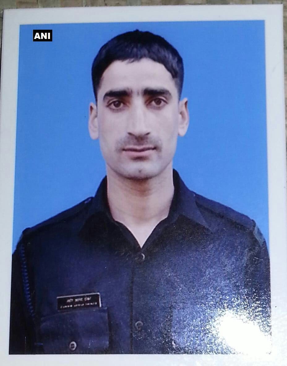kashmiri army man goes missing with rifles at pulwama