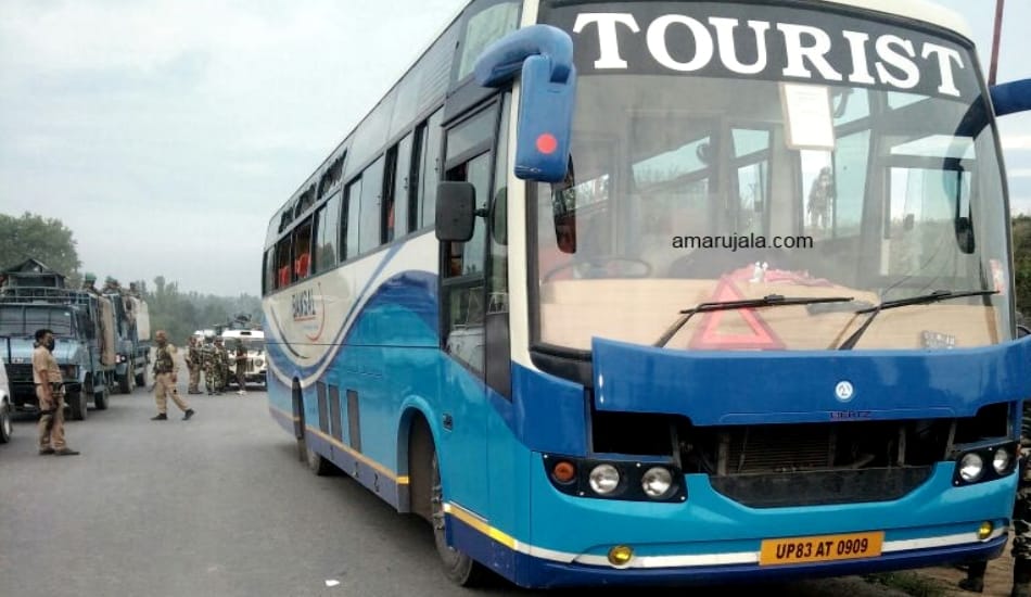 FIVE INJURED IN CYLYNDER EXPLOSION IN BUS AT KASHMIR