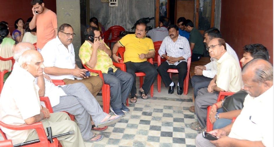  Eight people of a single family of Innova, Lakhimpur, stuck with roadways bus