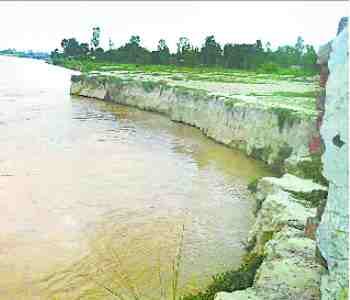 village Jermapur at the mouth of the river