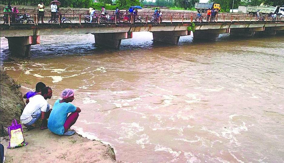 बारिश से जलमग्न हुआ शहर