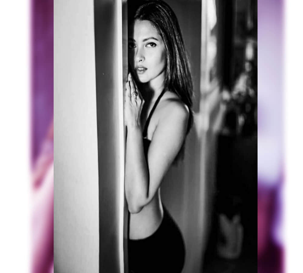 Actress Riya Sen Sizzles In Her Latest Bikini Instagram Photos