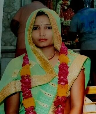 woman who looted in house of her husband in mathura is this