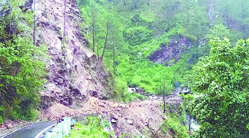 The place on the National Highway takes place a lot of rubble