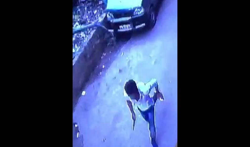  girl stabbed to death in delhi, accused captured in cctv footage