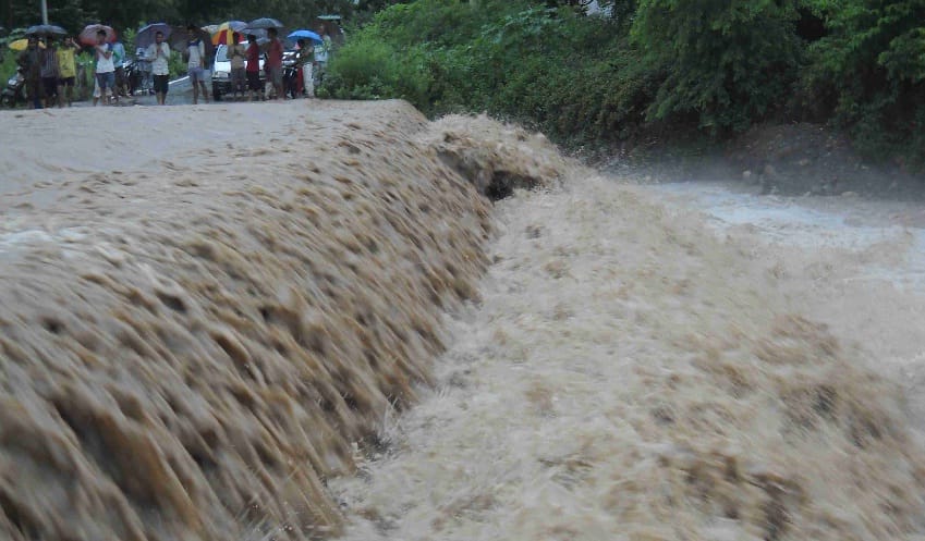 Kirora hoaxes, massive debris in Patna, and full-length off the road