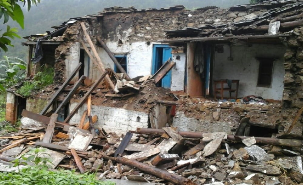 ten death and eight houses lost in monsoon rain 