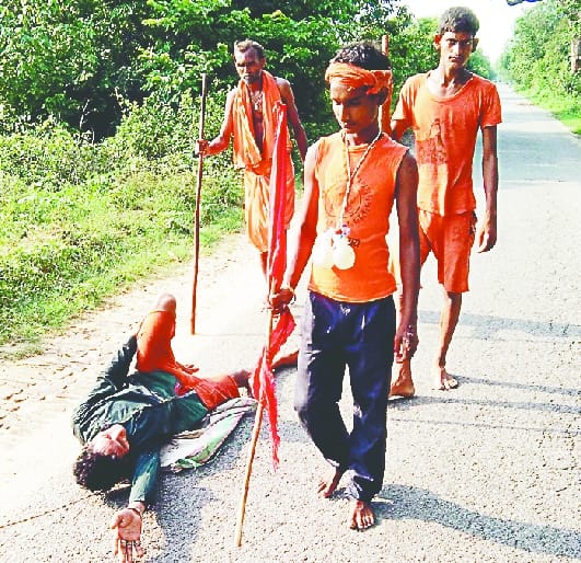 Pilgrims return from Haridwar