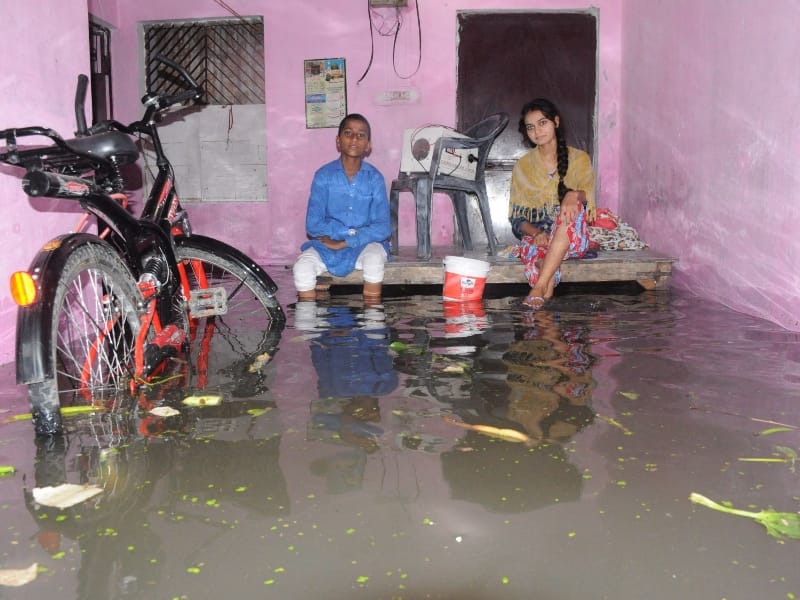  condition of roads after rain in Lucknow.