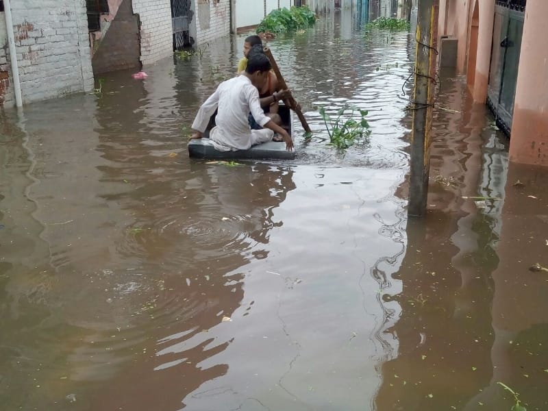  condition of roads after rain in Lucknow.