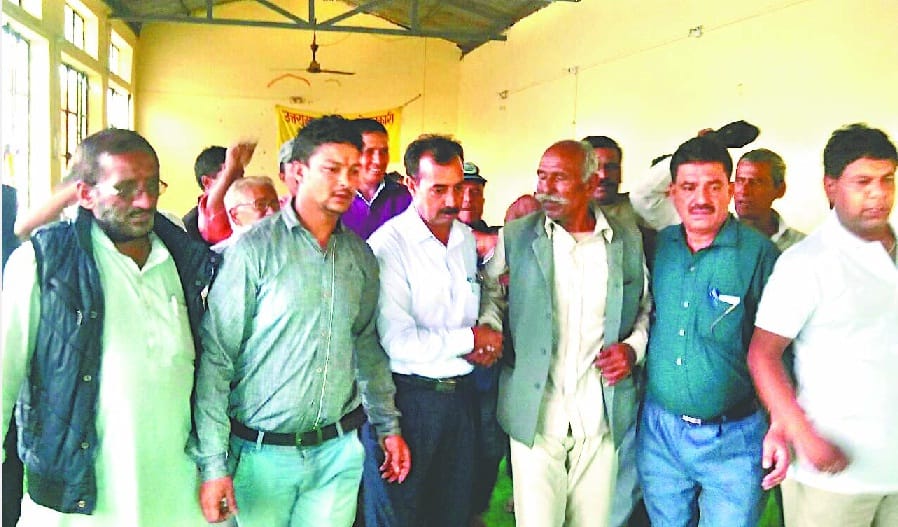 Elderly amaran annshan Rawat Forcibly lifted the administration