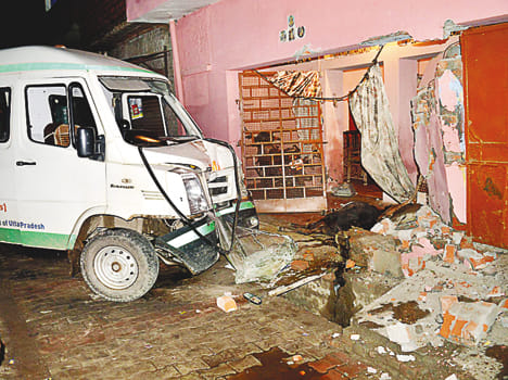 Ambulance carrying pregnant goes home