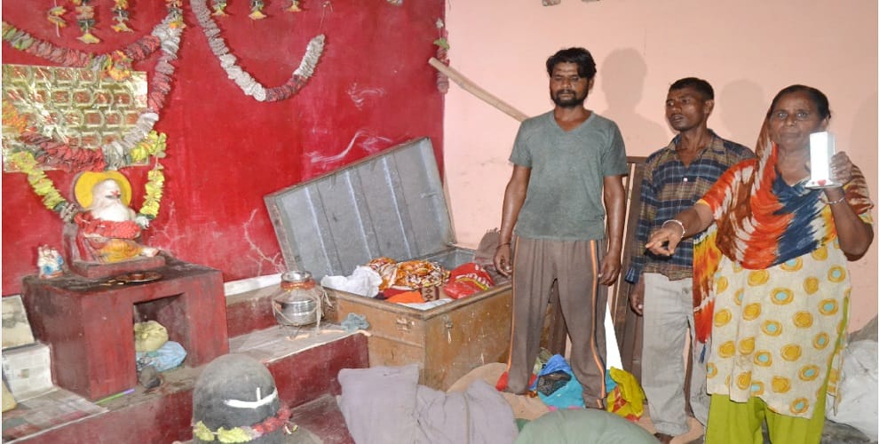 The miscreants attacked the ashram, robbery robbed of employees and cash and jewelery