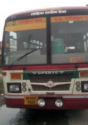 Running bus stabbed the driver and operator on a knife