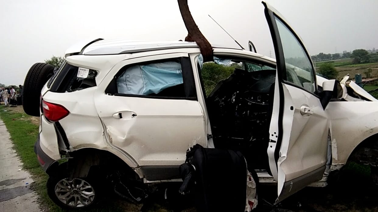 picture of accident on yamuna expressway which five man of ludhiyana died
