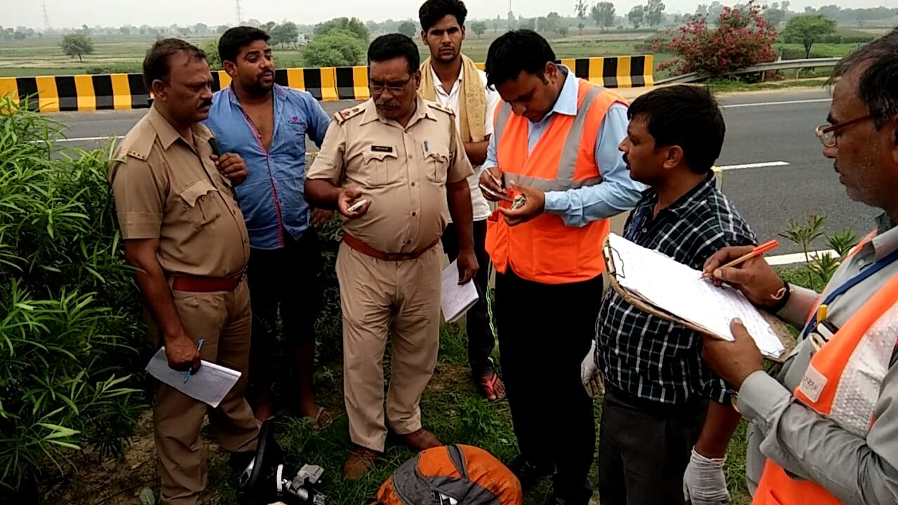 picture of accident on yamuna expressway which five man of ludhiyana died