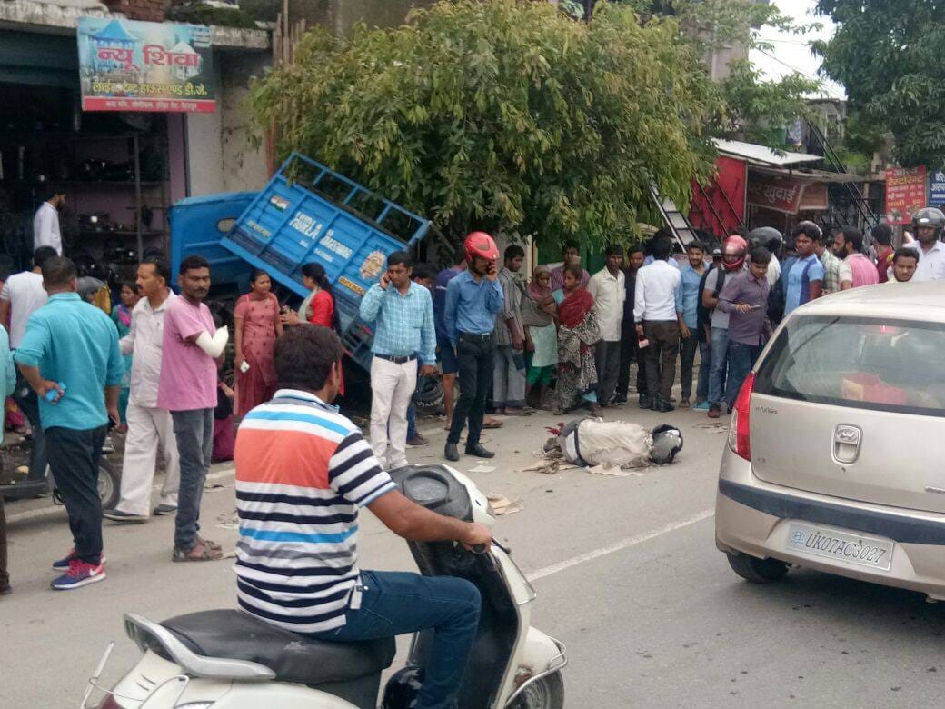 truck crushed a man in dehradun