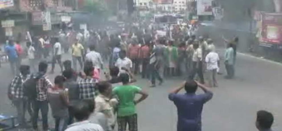 Rupa Ganguly detained before reaching Basirhat, police also stopped the leaders of other parties