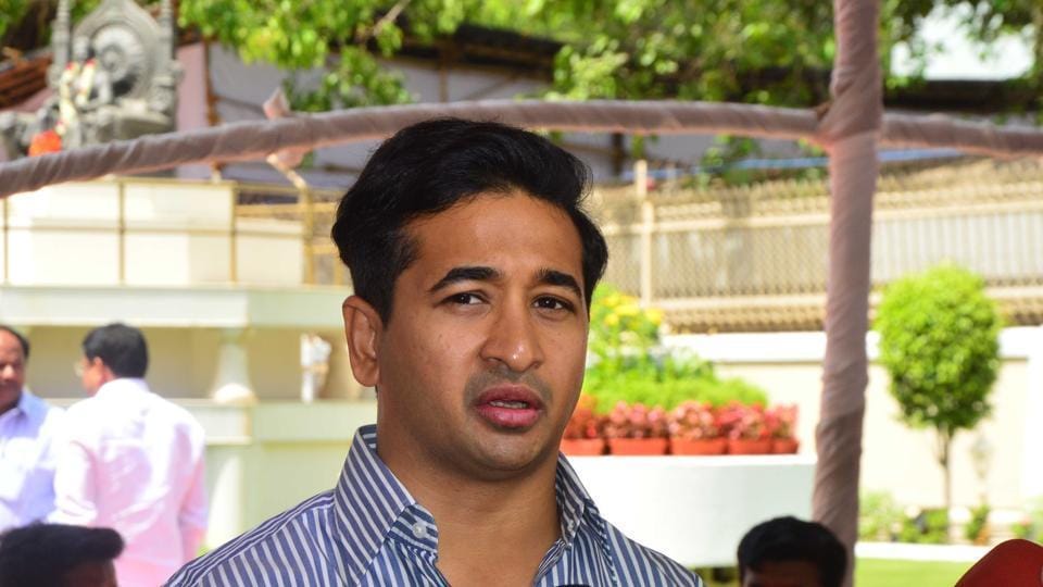 Congress MLA Nitesh Rane throws fish on government officer in Mumbai