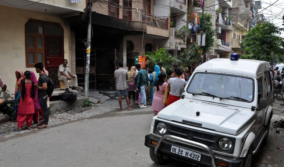  fire catches on four storeyed building, family died