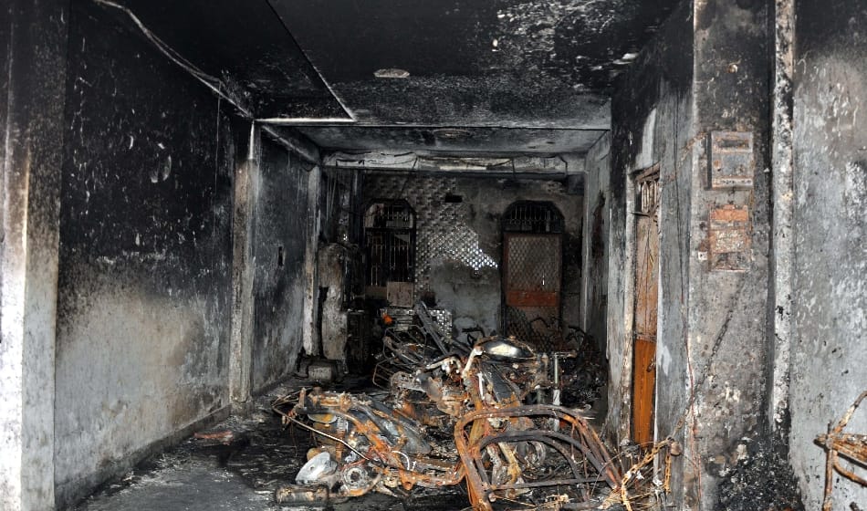  fire catches on four storeyed building, family died