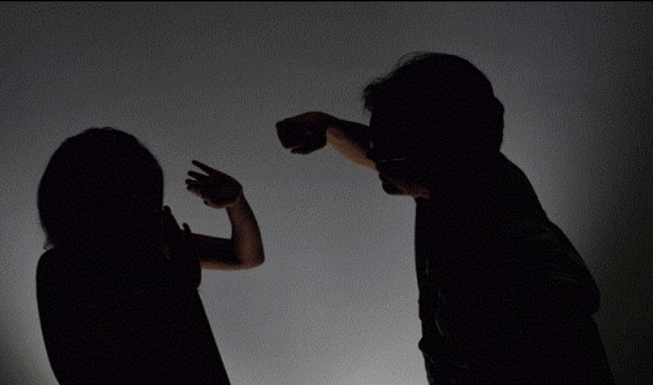 husband harass wife by burn her private part in ghaziabad