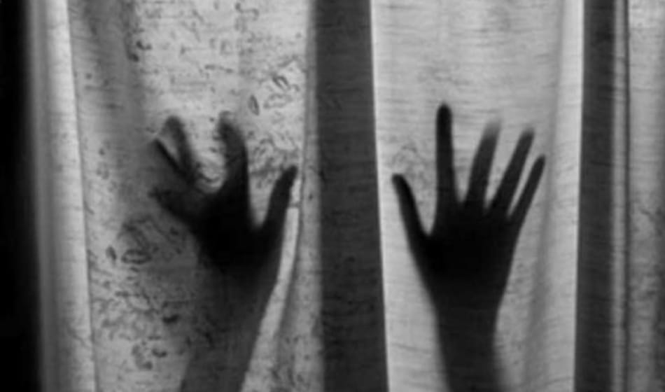 husband harass wife by burn her private part in ghaziabad