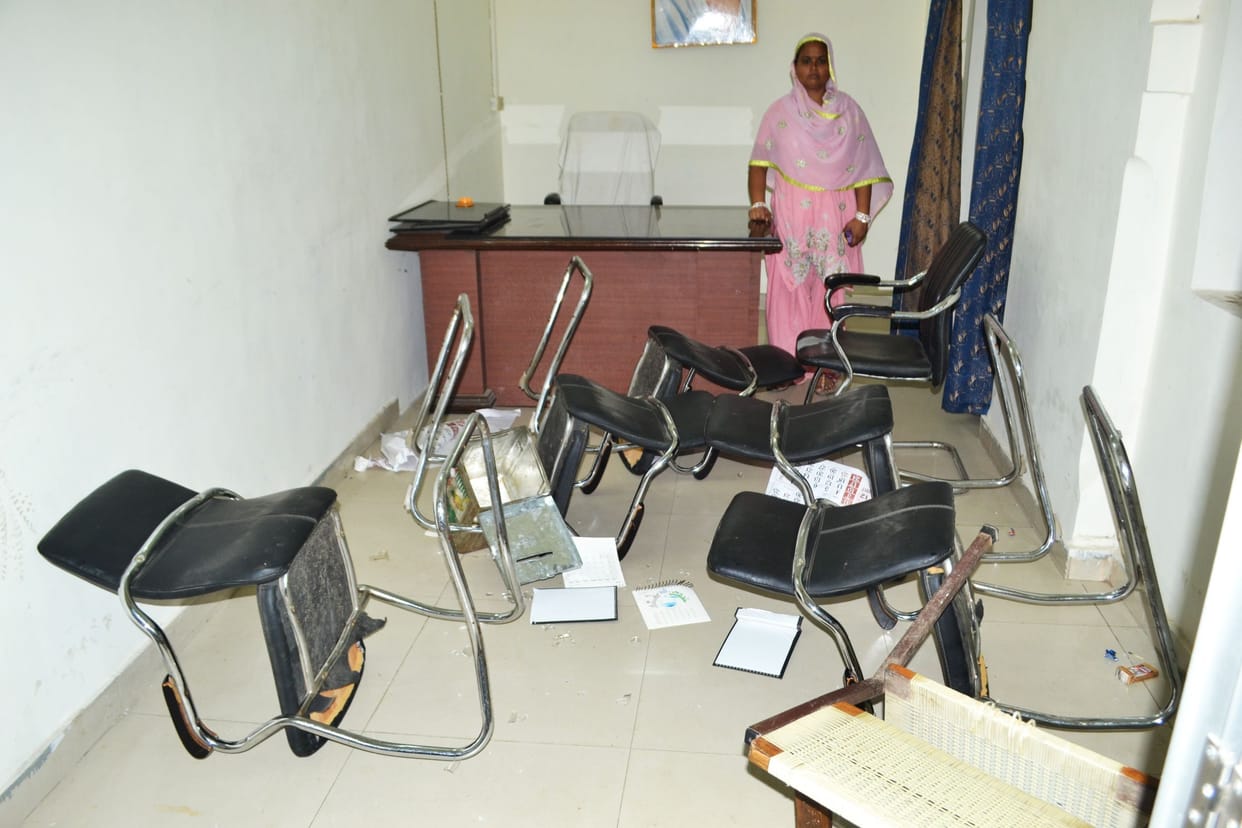 Demolition in the municipality office, assaulting employees
