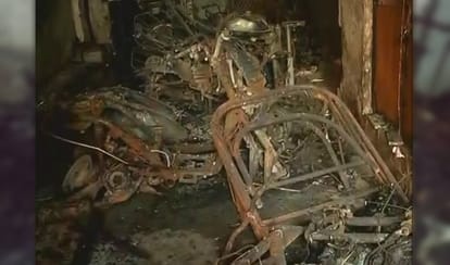 delhi: fire catches in dilshad garden 3 storey building, 4 killed and 2 injured of family