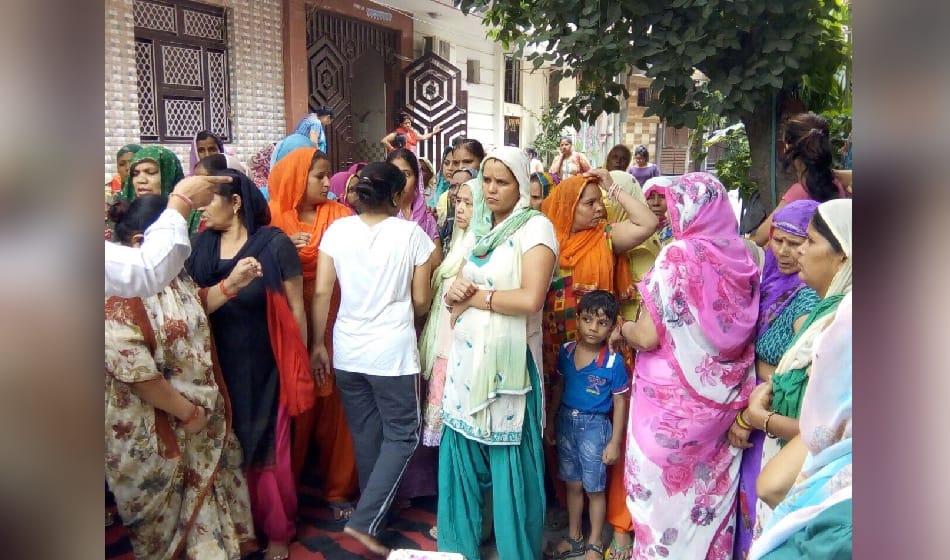 man adil who stabs aspiring air hostess in delhi use to drop her school 2 years ago