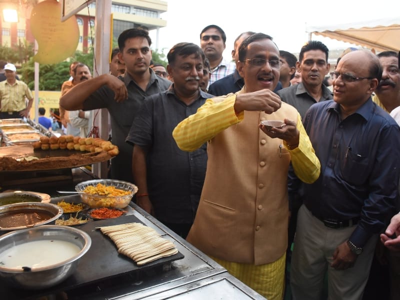  pics of mango festival in Lucknow.