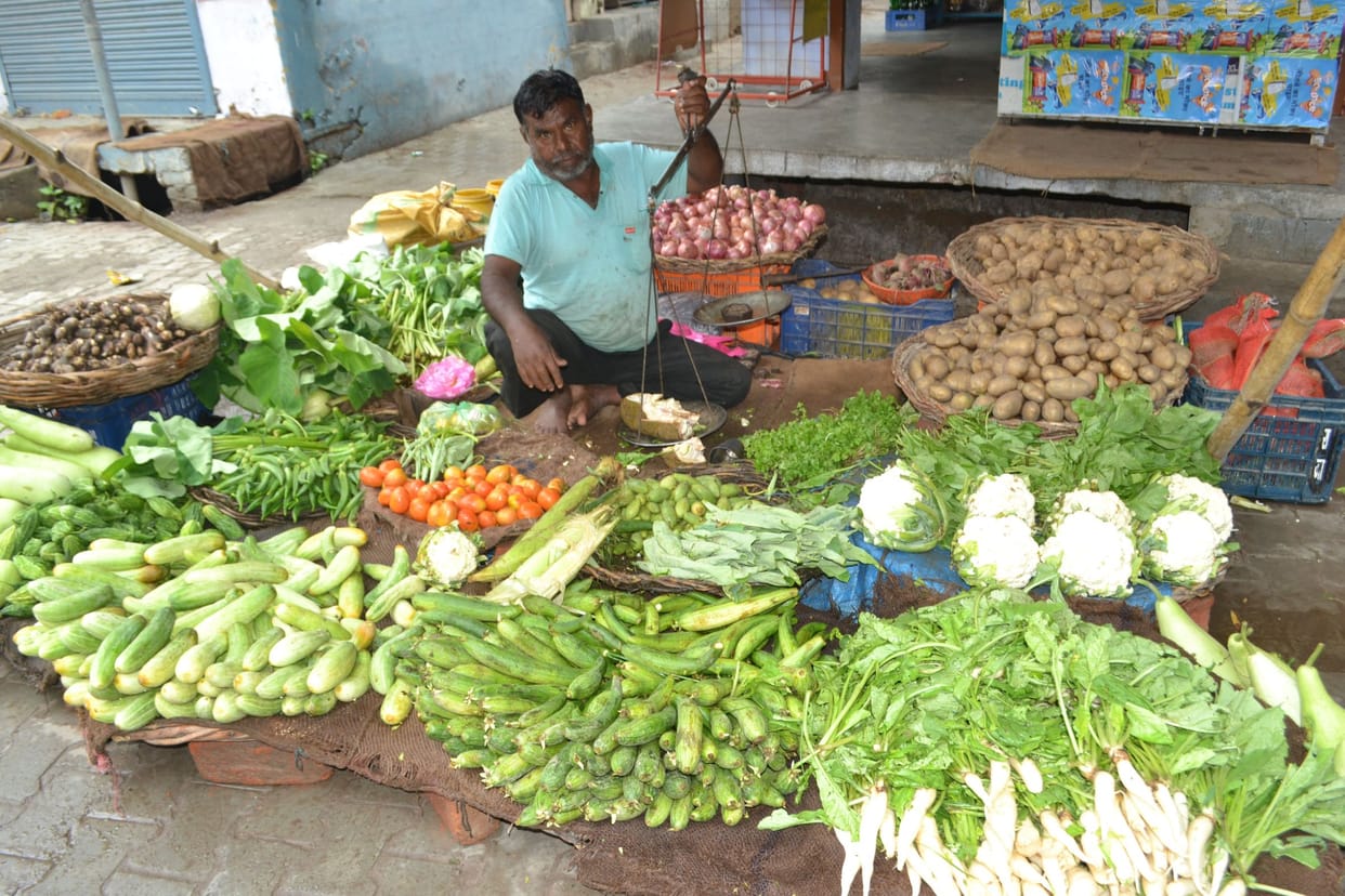 Many vegetables, including tomatoes, on the sky