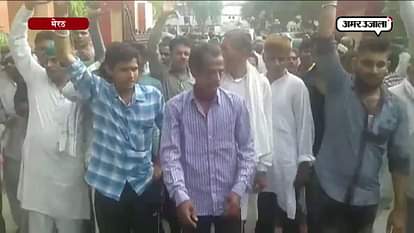 FARMERS PROTEST OUTSIDE COMMISSIONER OFFICE IN MEERUT
