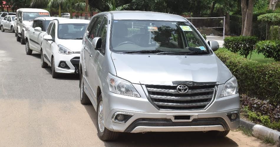 haryana congress mla shri krishan hooda car without number plate