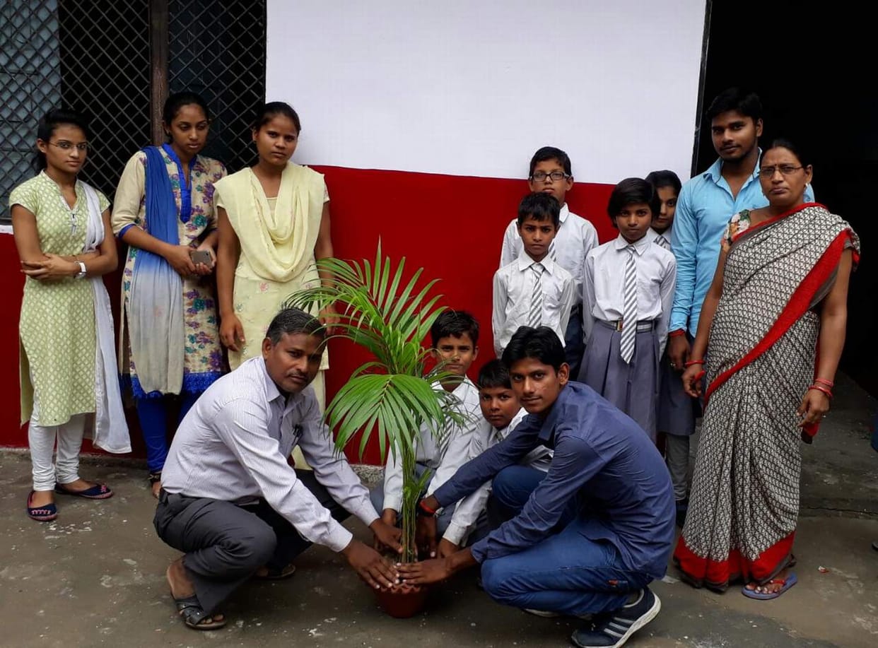 अपने प्रत्येक जन्मदिन पर बच्चे लगाएं पौधा