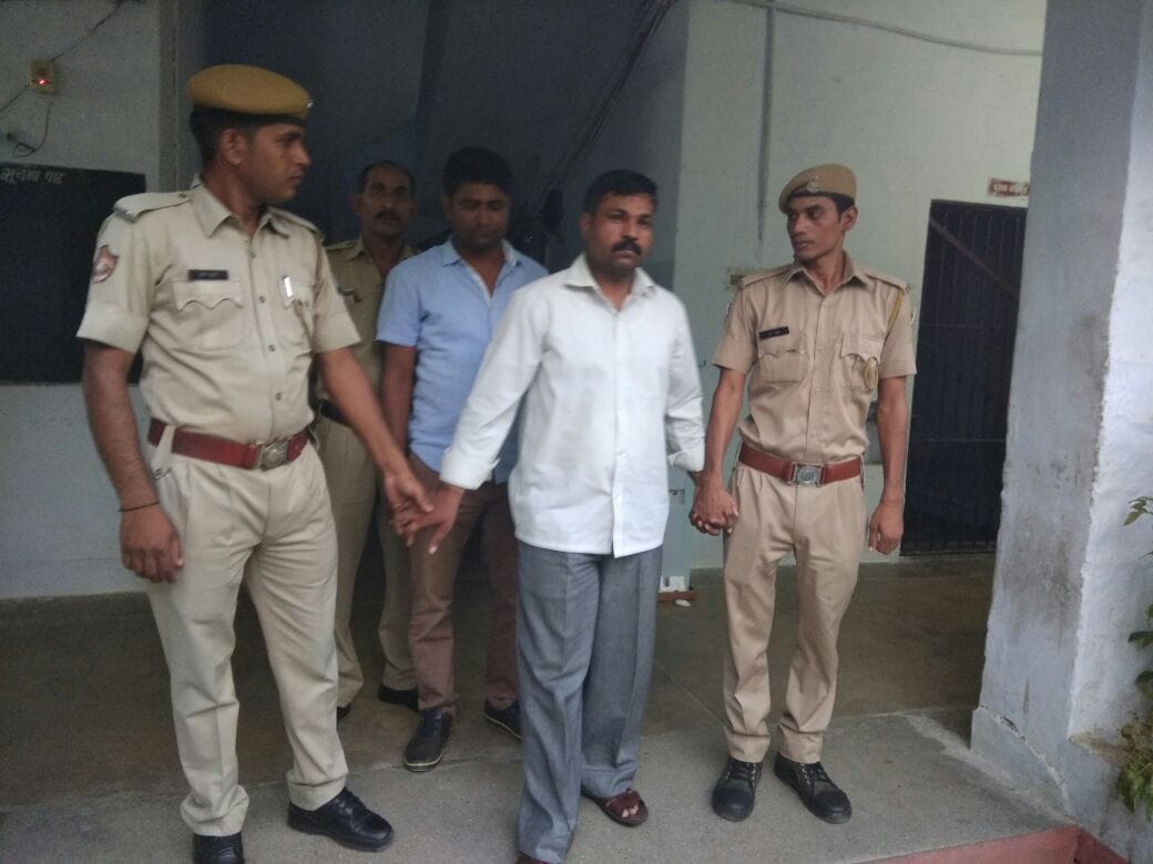 A fraud arrested for shouting documents at sog police station