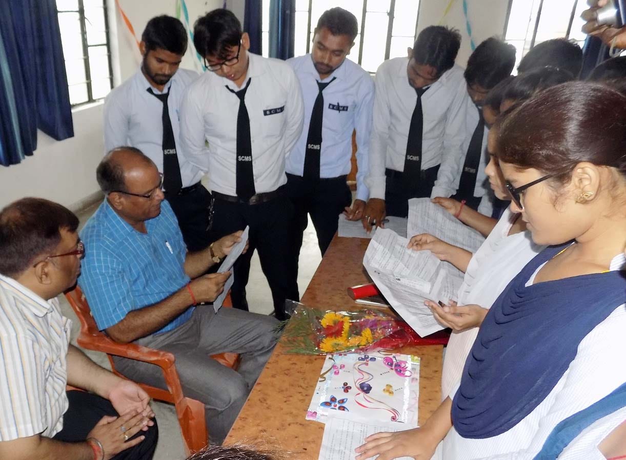 Students register to become voter