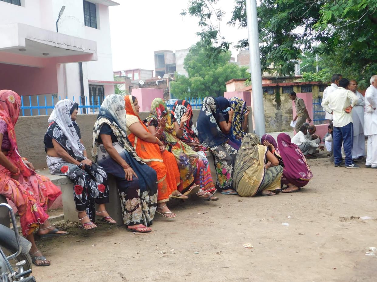 आर्थिक तंगी से परेशान युवक ने फांसी लगाकर दी  जान