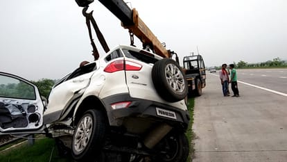 cause of accident on yamuna expressway may be this