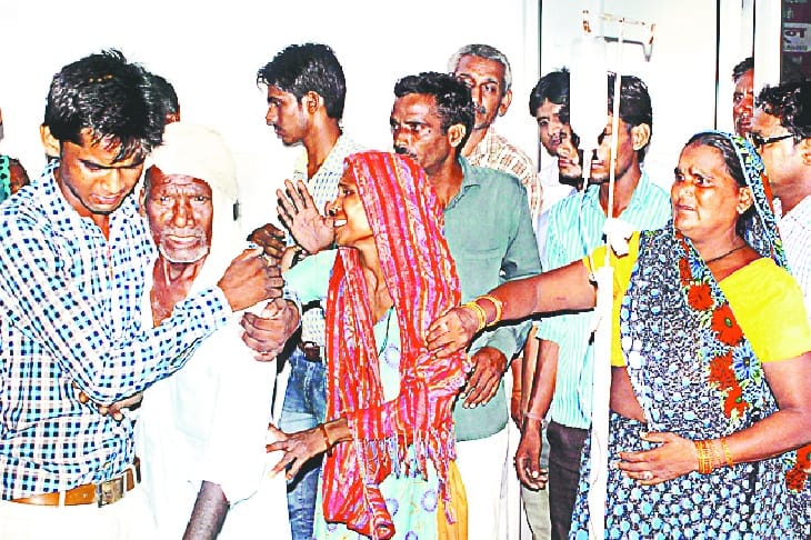 Uncle and nephew were crushed by truck crushing