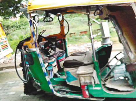 police jeep broaken, etawah bareli road block