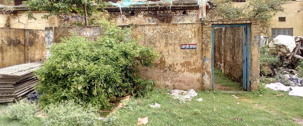 Dangers of lives of police personnel from shabby dwellings