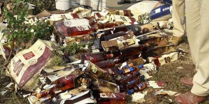lady constable dead in raod accident sitting in liquor loaded dcm 