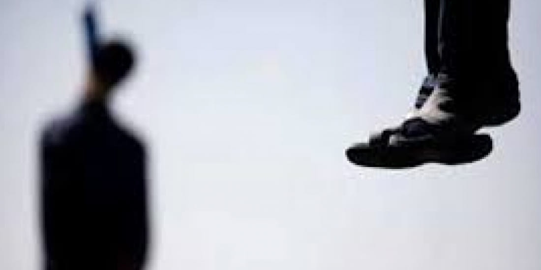 farmer suicide hanged on wife saree 