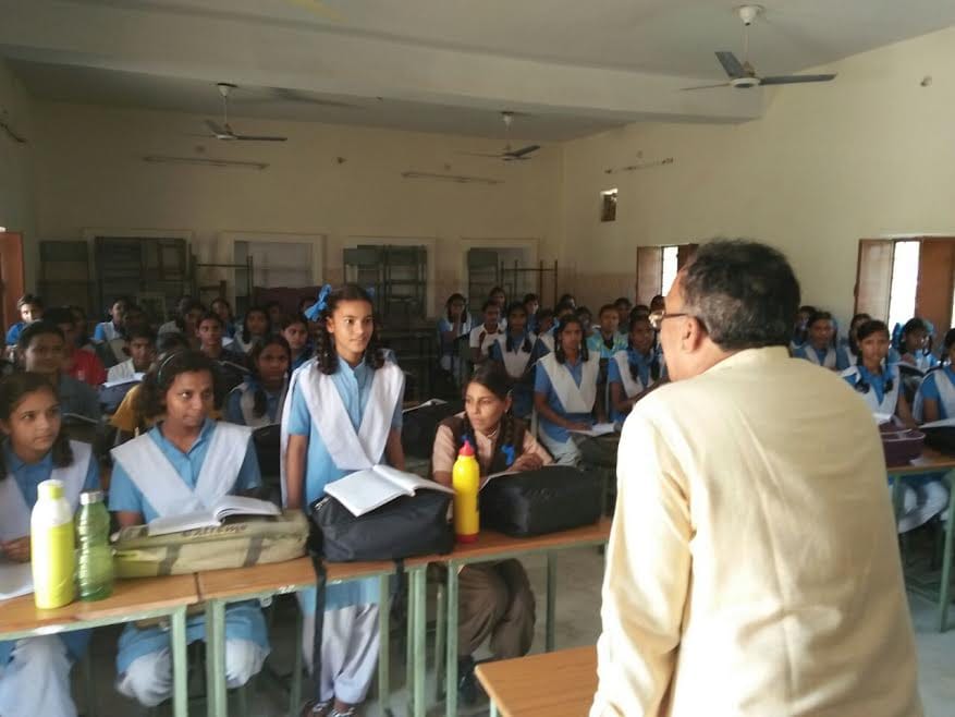 The minister inspection of the school