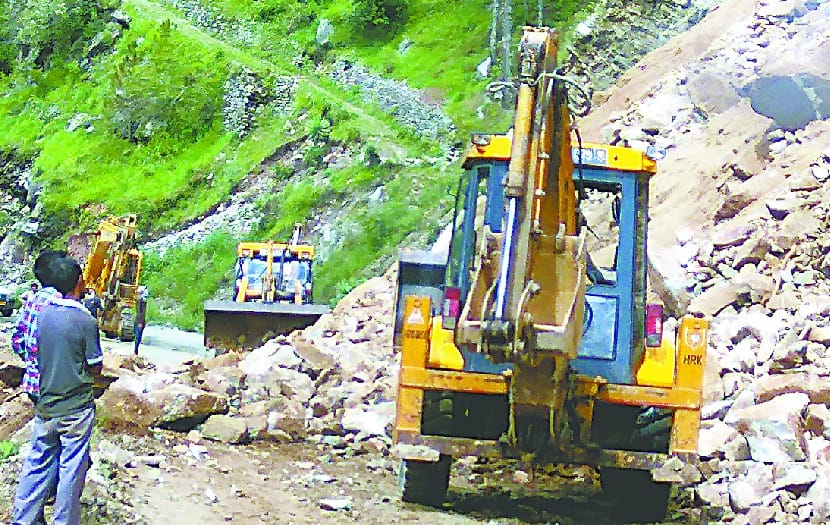 Pithoragarh-Tawaghat NH remained closed for three hours