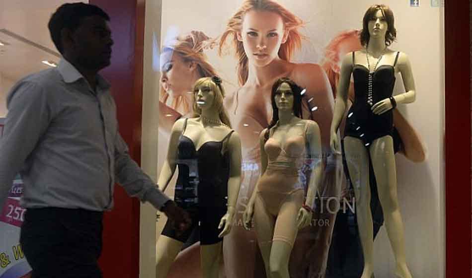  young model viral pics in lingerie trolls on social media and stalkers send her into depression