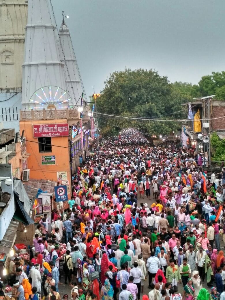 massive crowd in mudiya mela in goverdhan